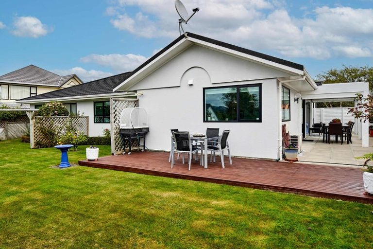 Photo of property in 19 Samwell Drive, Whitby, Porirua, 5024