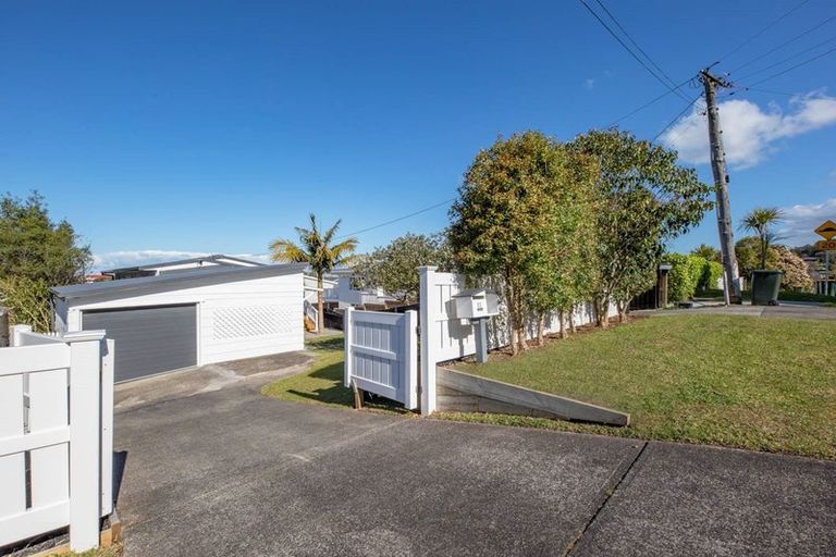 Photo of property in 22 Stottholm Road, Titirangi, Auckland, 0604