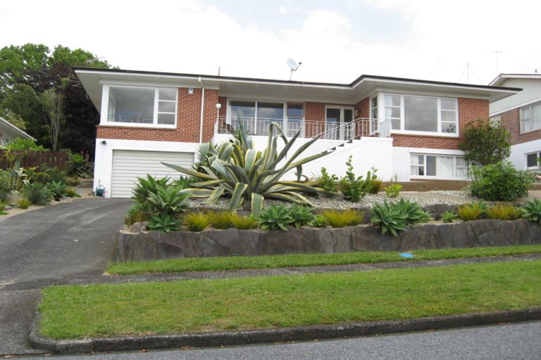 Photo of property in 12 Hamlet Place, Pukekohe, 2120