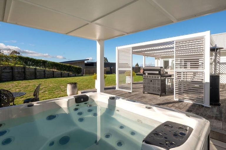 Photo of property in 2/21 Highland Drive, Acacia Bay, Taupo, 3385