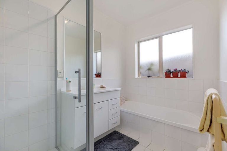 Photo of property in 10/43 Fruitvale Road, New Lynn, Auckland, 0600