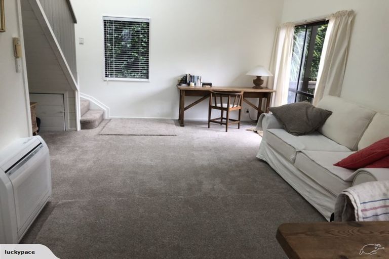 Photo of property in 2/99 Konini Road, Titirangi, Auckland, 0604