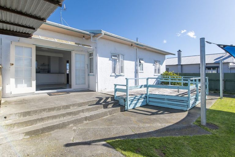Photo of property in 46 Mako Mako Road, Levin, 5510