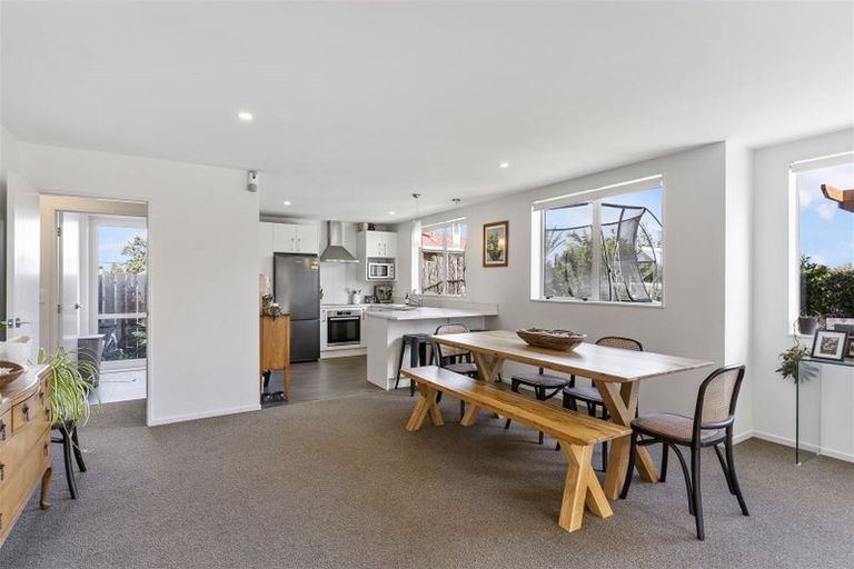 Photo of property in 28 Kotuku Street, Te Atatu Peninsula, Auckland, 0610