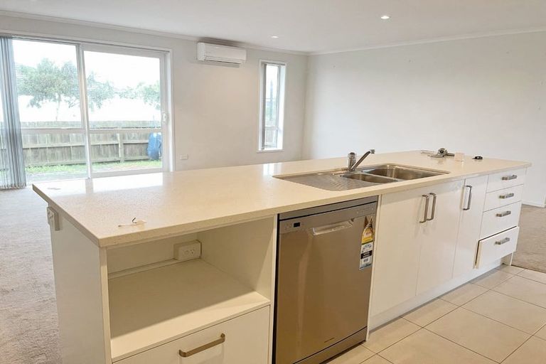 Photo of property in 17 Lamborn Drive, Papakura, 2110