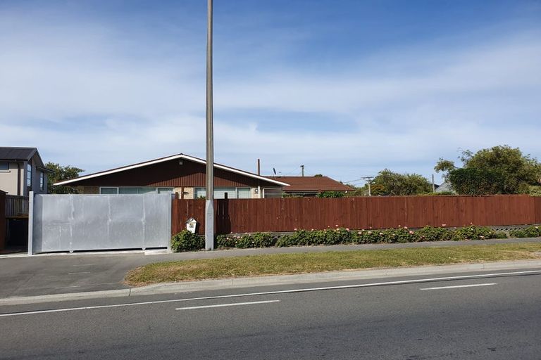 Photo of property in 77 Memorial Avenue, Ilam, Christchurch, 8053