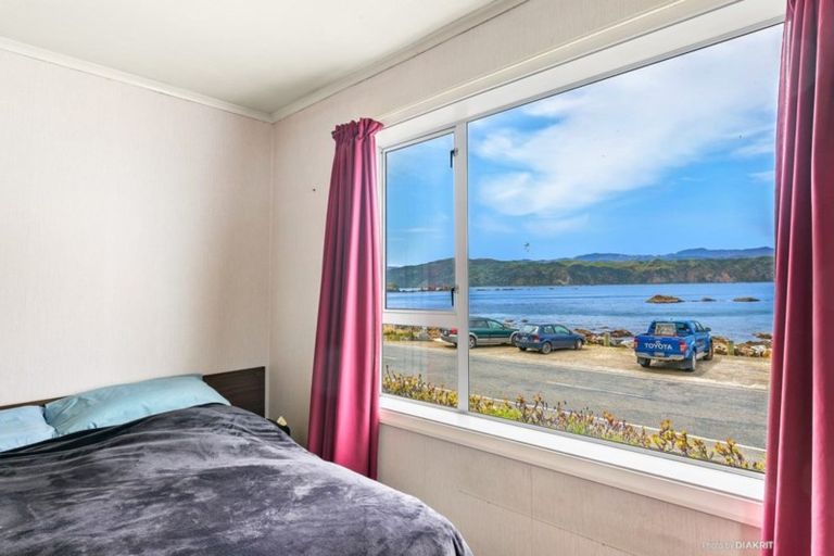 Photo of property in 63 Breaker Bay Road, Breaker Bay, Wellington, 6022