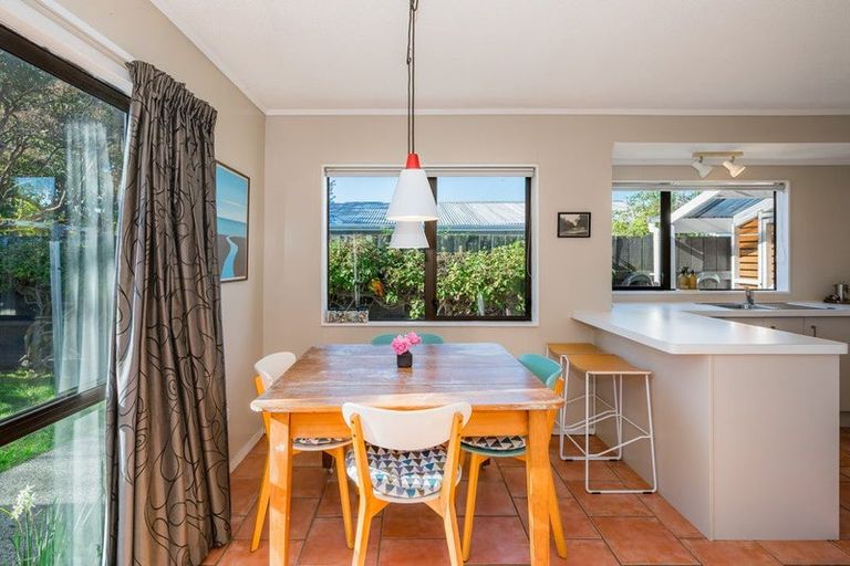 Photo of property in 7 Rodney Grove, Paraparaumu, 5032