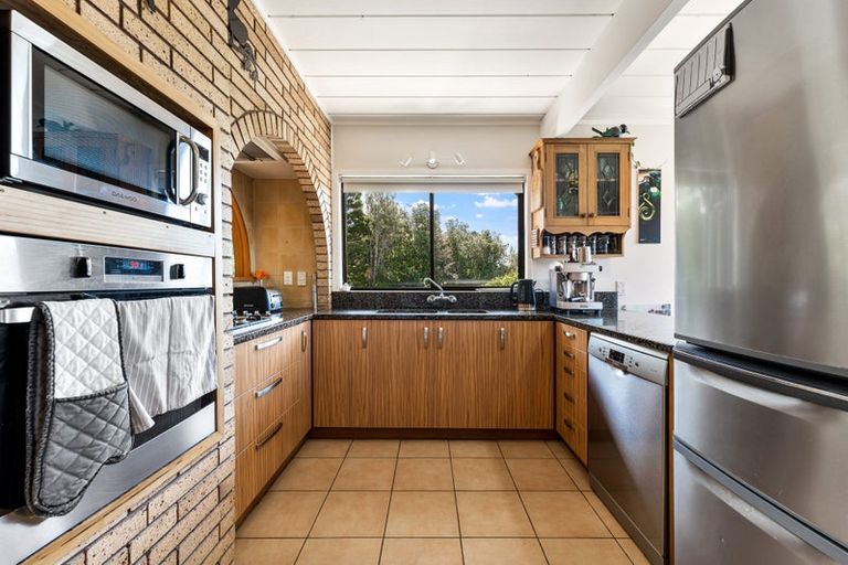 Photo of property in 12 Cooper Road, Stanmore Bay, Whangaparaoa, 0932