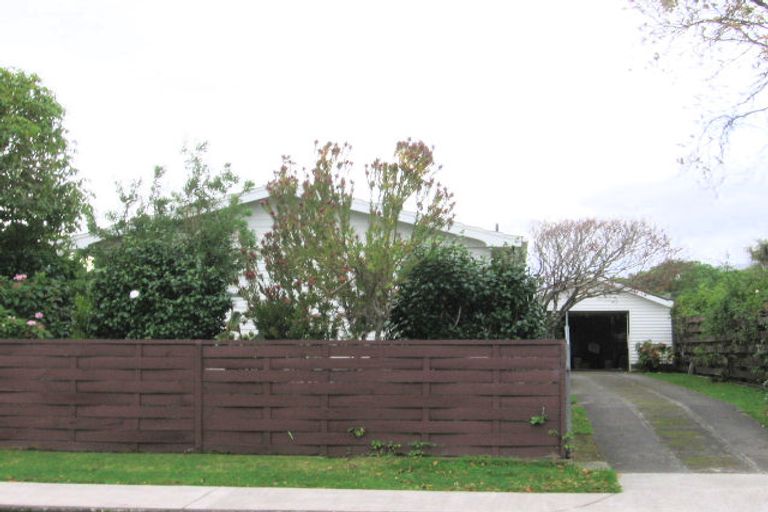 Photo of property in 13 Rawene Street, Waikanae, 5036