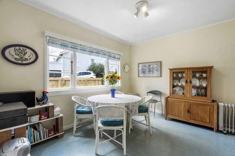 Photo of property in 2/76 Wairoa Road, Narrow Neck, Auckland, 0624