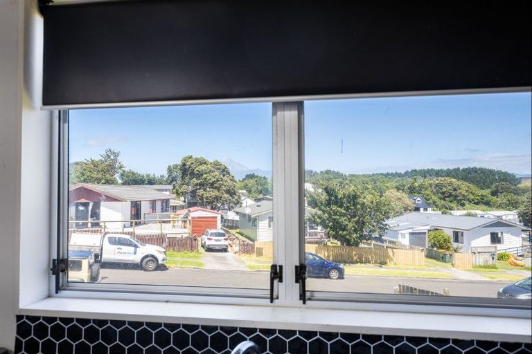 Photo of property in 15 Tahurangi Place, Spotswood, New Plymouth, 4310