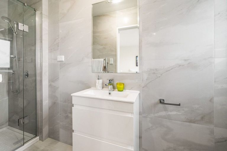 Photo of property in 33b Crestview Rise, Papakura, 2110