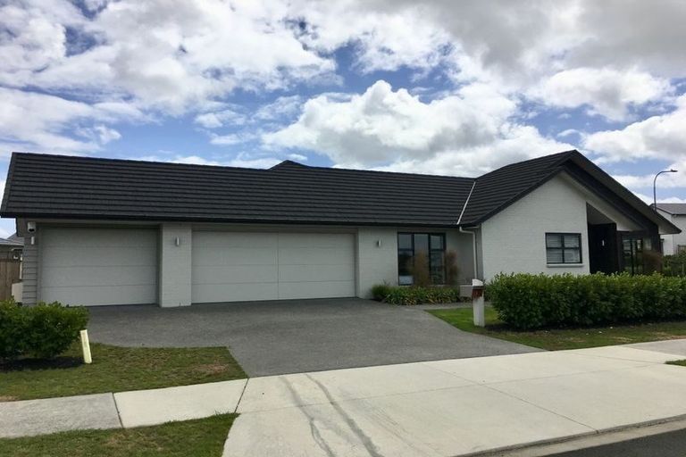 Photo of property in 1 Breton Road, Karaka, Papakura, 2113