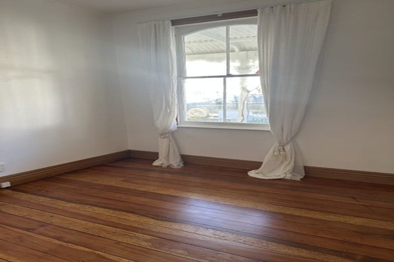 Photo of property in 21 Queen Street, Mount Victoria, Wellington, 6011