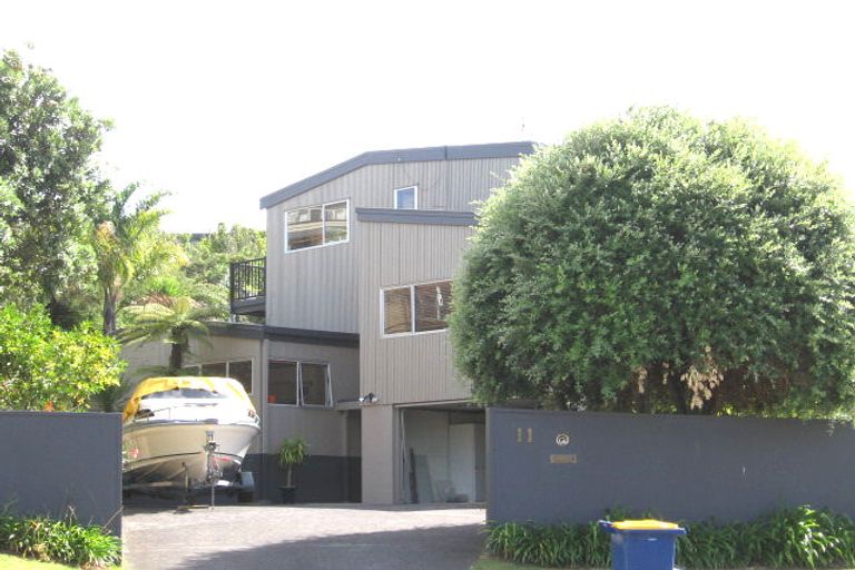 Photo of property in 11 Prestige Place, Castor Bay, Auckland, 0620