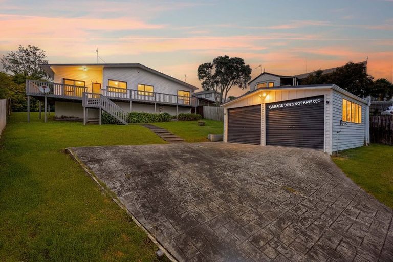 Photo of property in 12 Clearview Heights, Ranui, Auckland, 0612