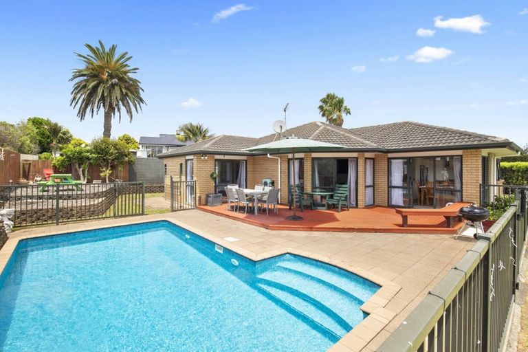 Photo of property in 114d Sandspit Road, Waiuku, 2123