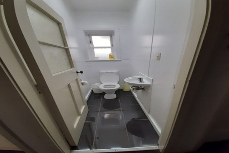 Photo of property in 38 Sunshine Avenue, Karori, Wellington, 6012