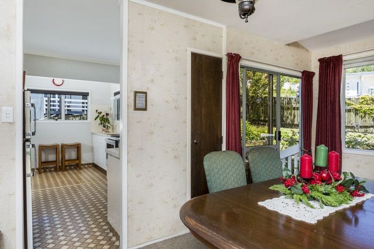 Photo of property in 103 Becroft Drive, Forrest Hill, Auckland, 0620