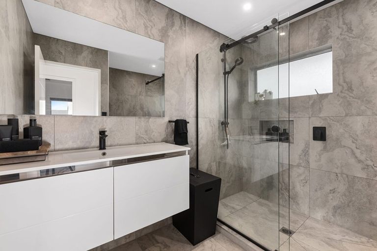 Photo of property in 2/70 Hinemoa Street, Birkenhead, Auckland, 0626