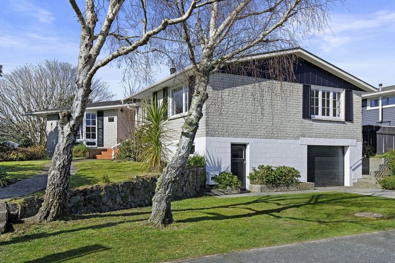 Photo of property in 27 Sunbrae Drive, Silverstream, Upper Hutt, 5019