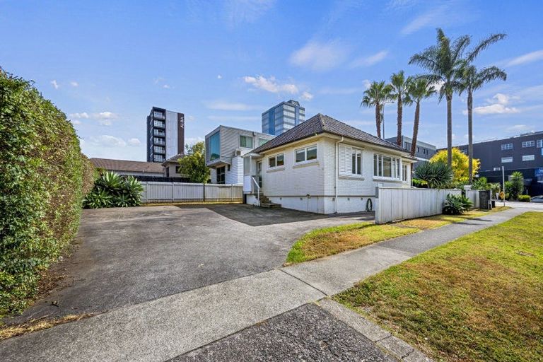 Photo of property in 19a Huron Street, Takapuna, Auckland, 0622