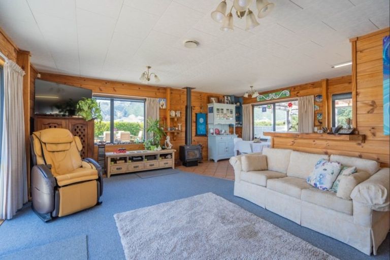 Photo of property in 338 Ngarara Road, Waikanae, 5391