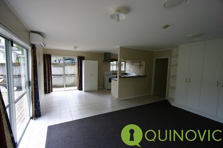 Photo of property in 23 Luckens Road, West Harbour, Auckland, 0618