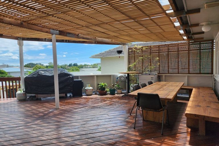 Photo of property in 4 Paton Avenue, Te Atatu South, Auckland, 0610