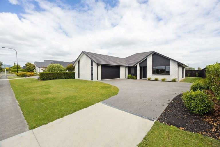 Photo of property in 44 Norfolk Drive, Cambridge, 3434