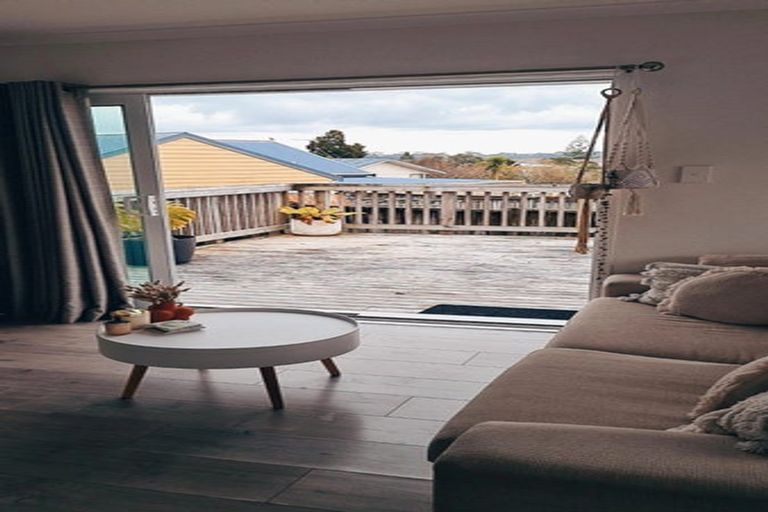 Photo of property in 10 Fordham Street, Beach Haven, Auckland, 0626