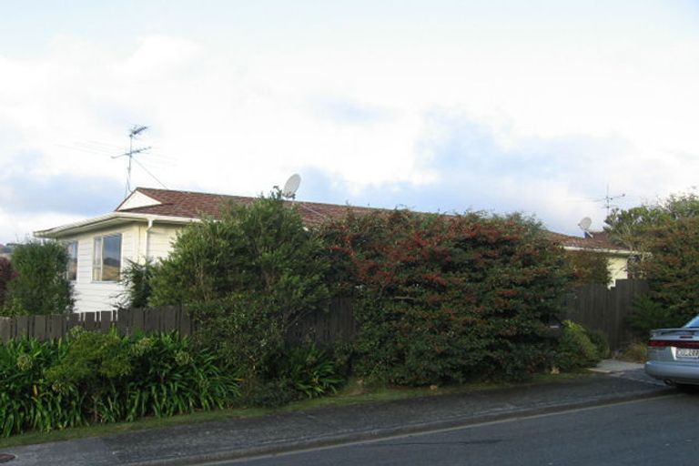 Photo of property in 1 Hillview Crescent, Paparangi, Wellington, 6037