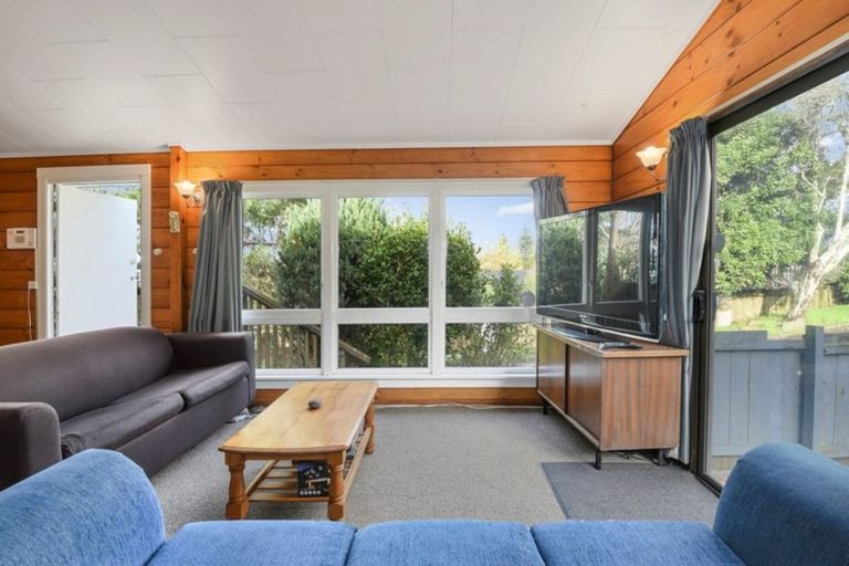 Photo of property in 3 Kemp Road, Massey, Auckland, 0614