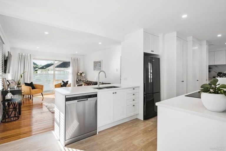 Photo of property in 2/113 Nile Road, Milford, Auckland, 0620
