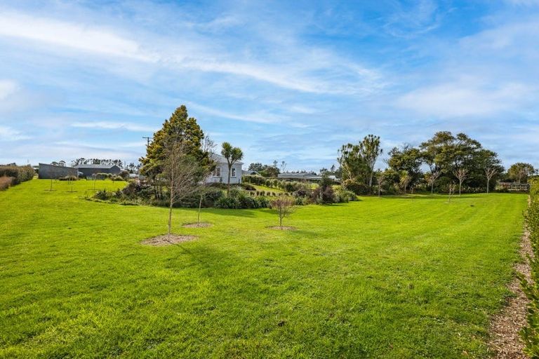 Photo of property in 56 Flint Road W, Stratford, 4332