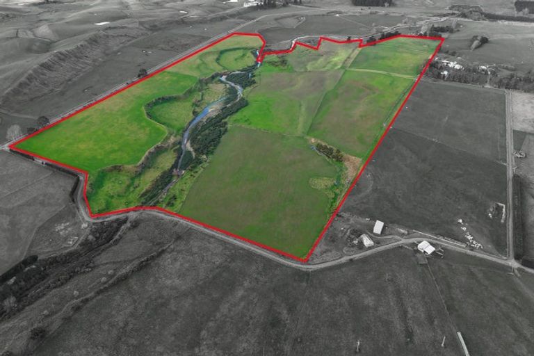 Photo of property in 16 Bay Road, Purakaunui, 9081