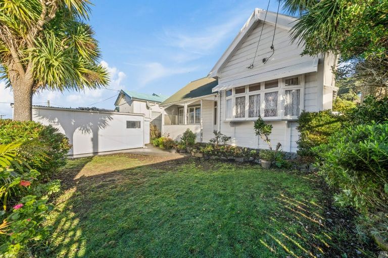 Photo of property in 68 Derwent Street, Island Bay, Wellington, 6023
