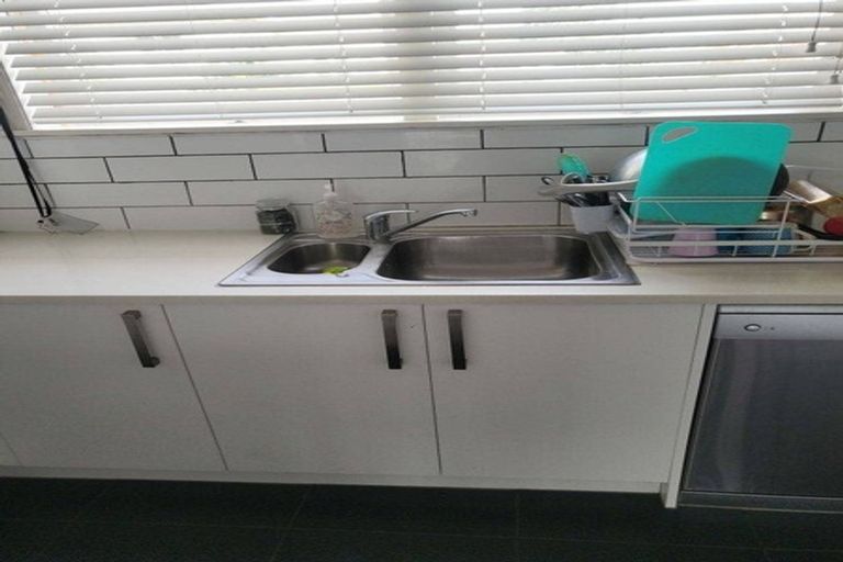 Photo of property in 2/8 James Road, Manurewa, Auckland, 2102