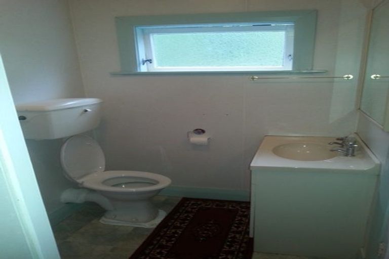 Photo of property in 18 Garden Road, Northland, Wellington, 6012