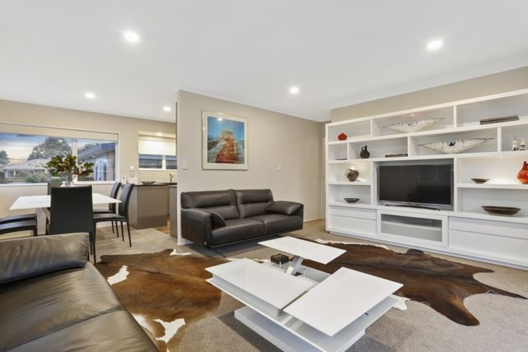 Photo of property in 2/54 Lakeside Drive, Orewa, 0931