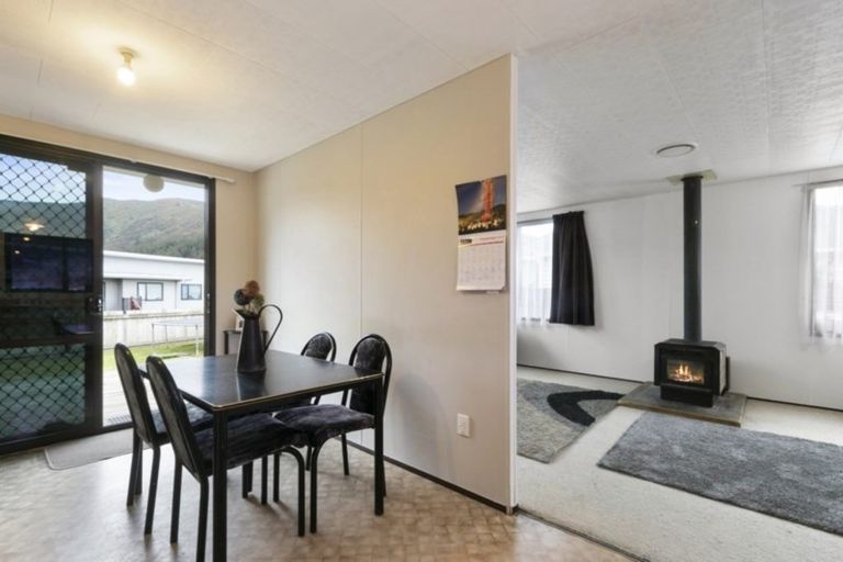 Photo of property in 29 Grimsby Grove, Wainuiomata, Lower Hutt, 5014