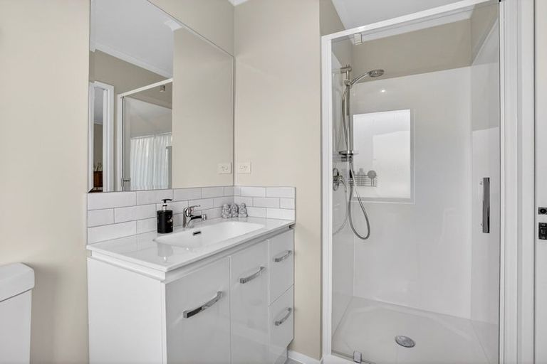 Photo of property in 23 Raabia Close, Parakai, 0830