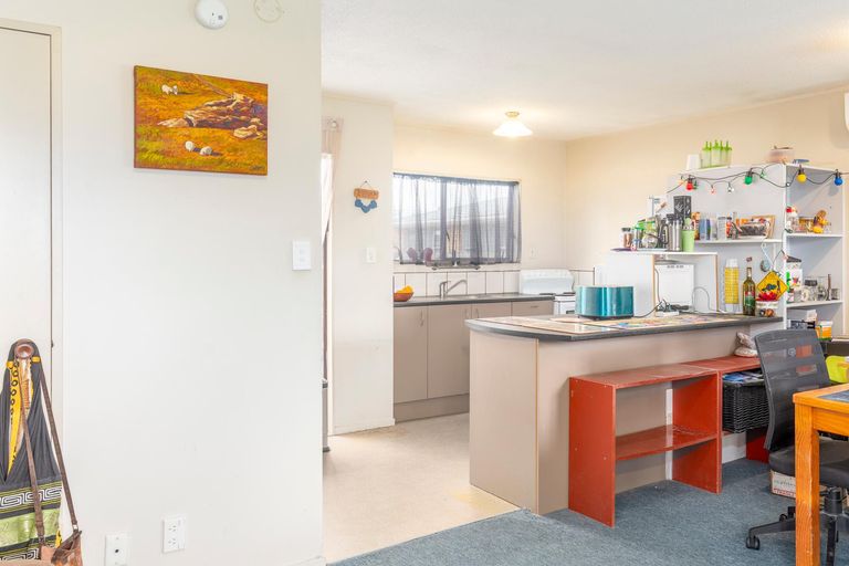Photo of property in 2/82 Settlement Road, Papakura, 2110