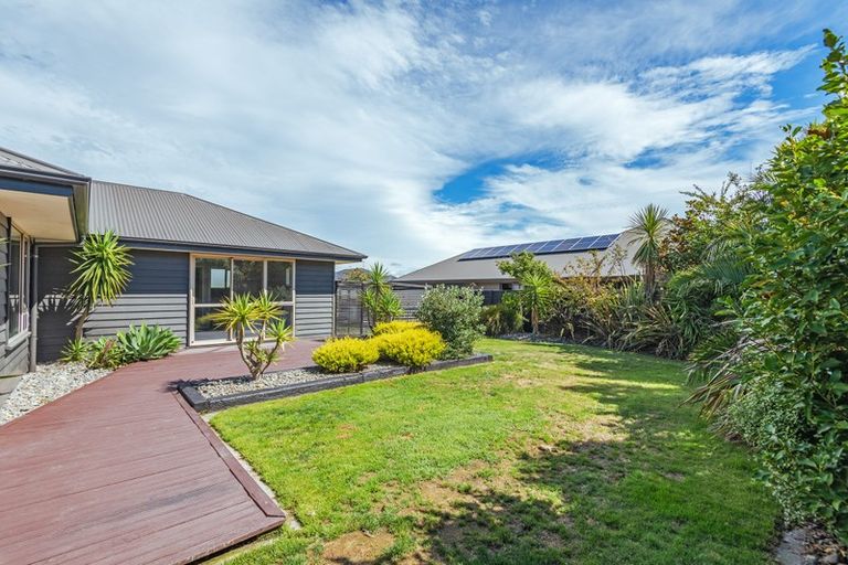 Photo of property in 5 Galea Grove, Kelvin Grove, Palmerston North, 4414