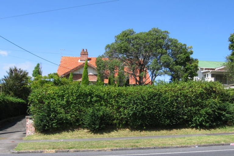 Photo of property in 110 Hutchinson Avenue, New Lynn, Auckland, 0600