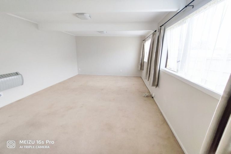 Photo of property in 20b Roberts Road, Te Atatu South, Auckland, 0610