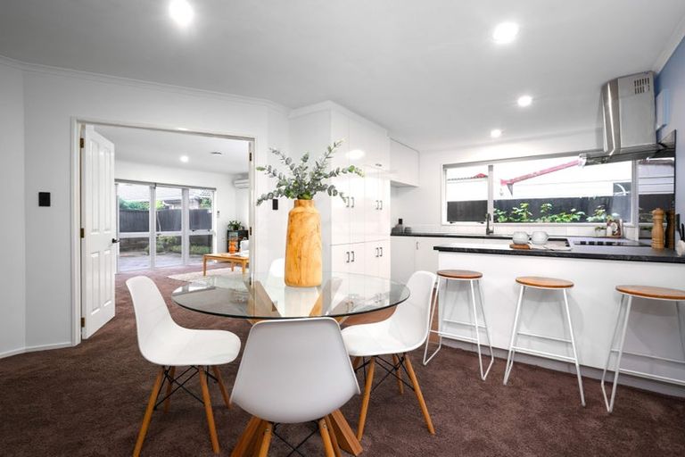 Photo of property in 10 Honeysuckle Place, Northcote, Christchurch, 8052