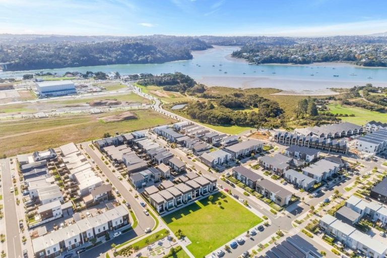 Photo of property in 10 Rangihina Road, Hobsonville, Auckland, 0616