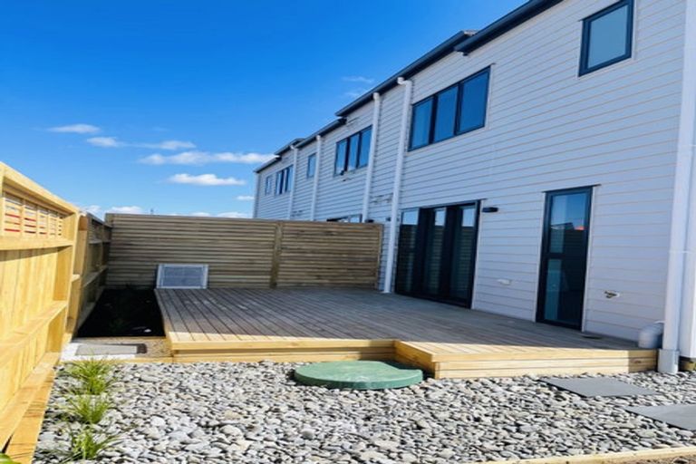 Photo of property in 20 Mene Way, Karaka, 2113